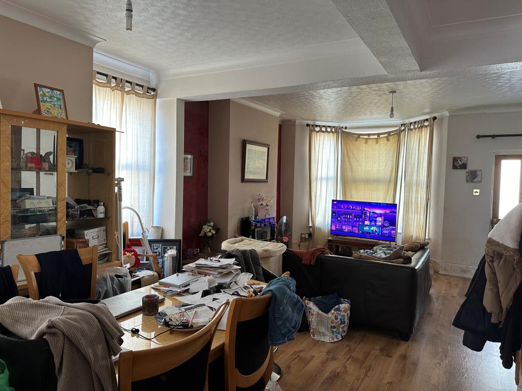 Lot: 146 - THREE-BEDROOM END-TERRACE HOUSE FOR REFURBISHMENT - Open plan living and dining room